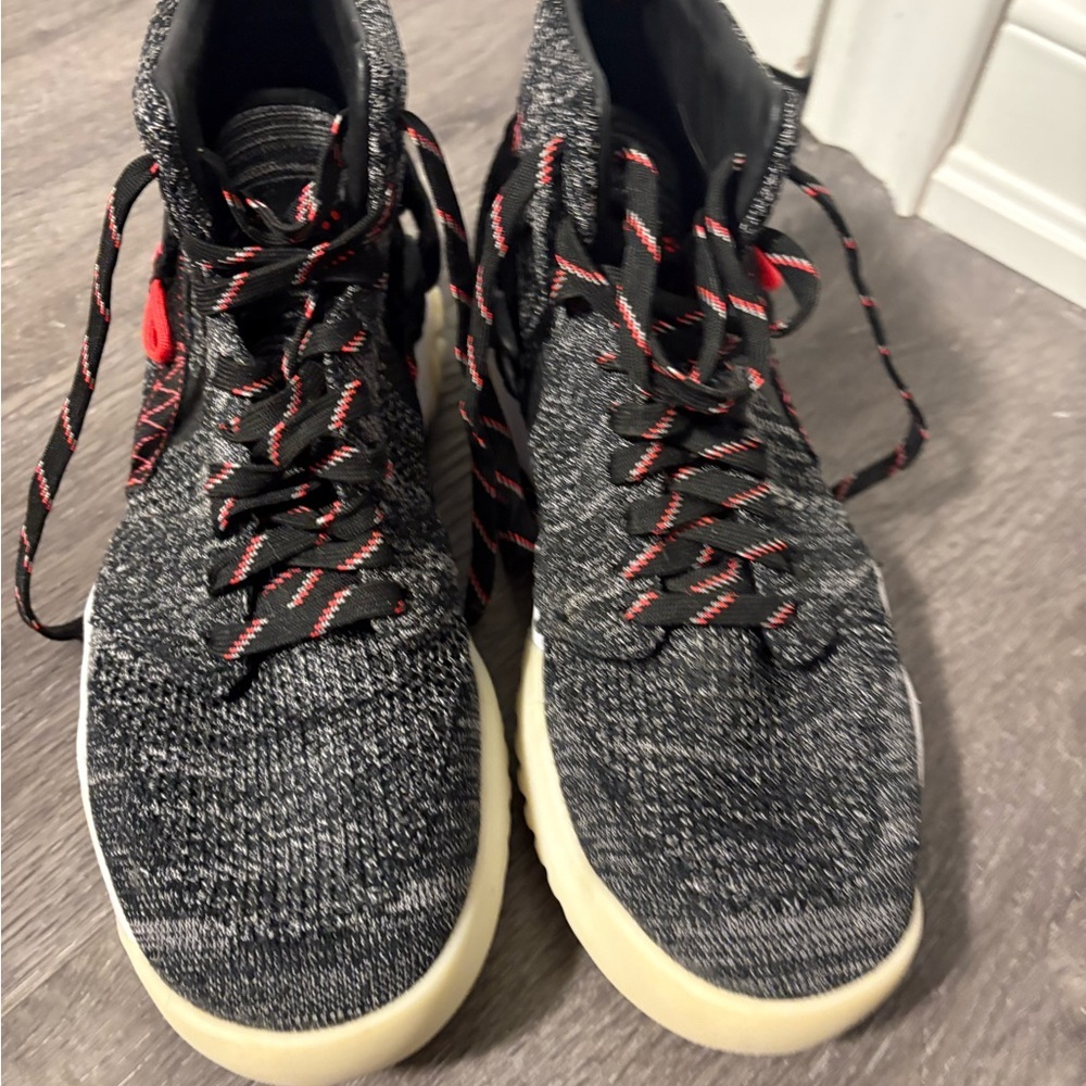 Air Jordan Jumpman Knit Sneakers with Red Logo - Picture 6 of 6